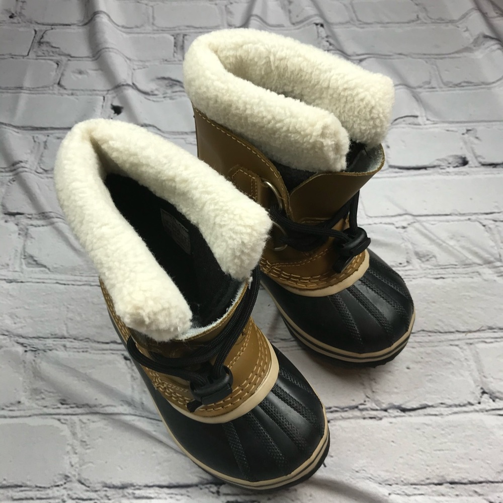 Snow boots